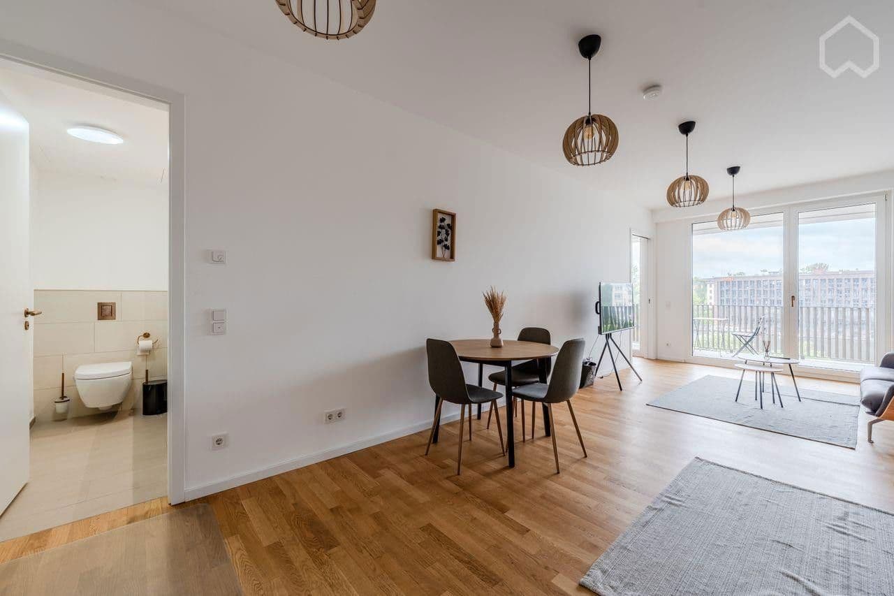 Prenájom bytu 2-izbový 60 m², Muelenstrasse, Berlin, Berlín Prenájom bytu 2-izbový 60 m², Muelenstrasse, Berlin, Berlín