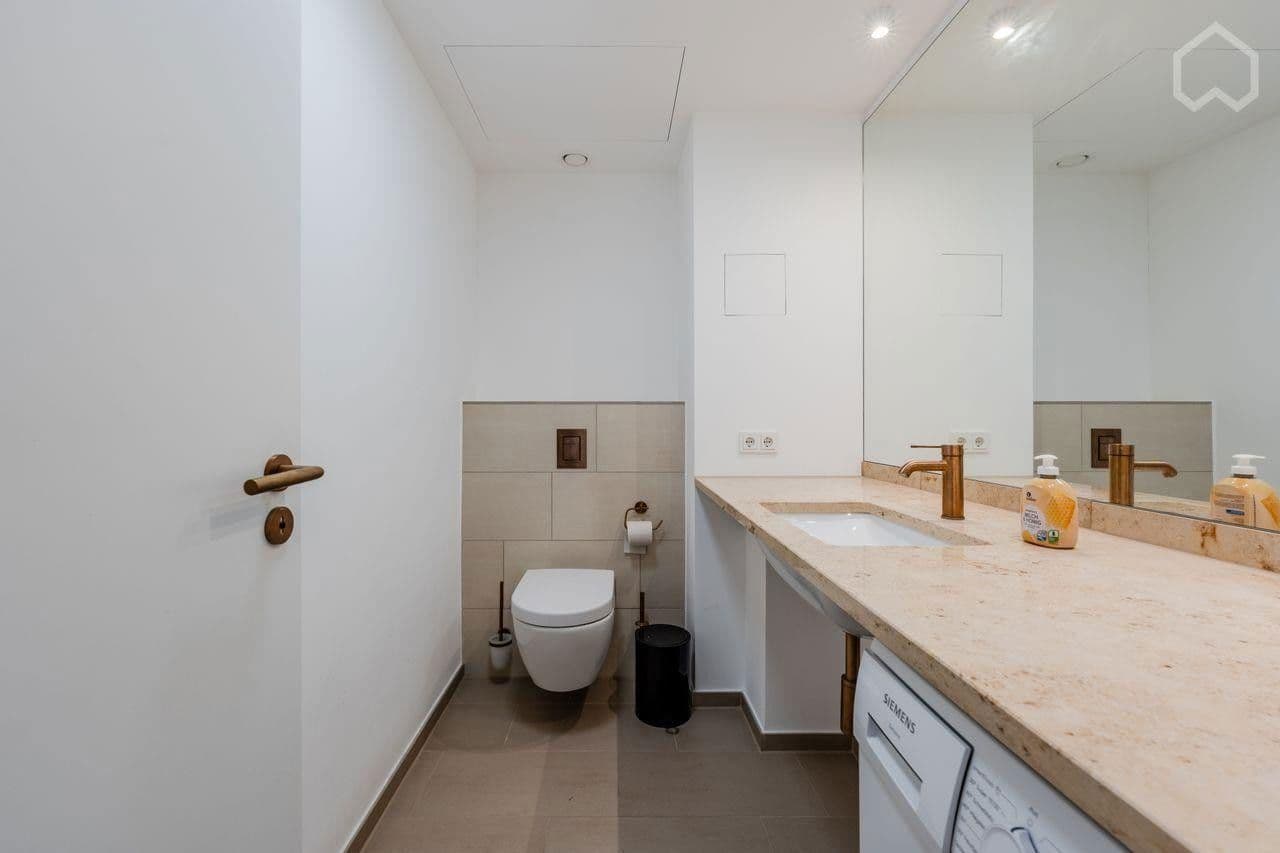 Prenájom bytu 2-izbový 60 m², Muelenstrasse, Berlin, Berlín Prenájom bytu 2-izbový 60 m², Muelenstrasse, Berlin, Berlín