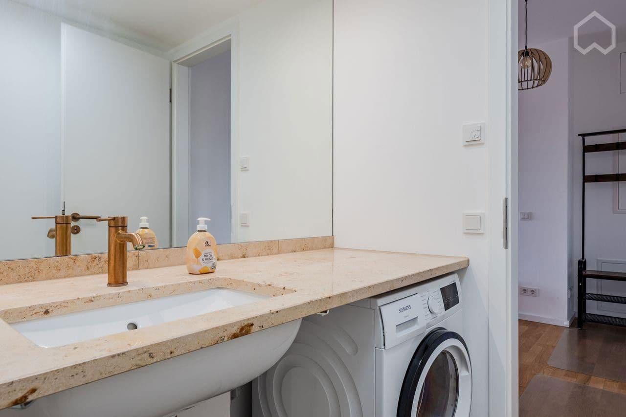 Prenájom bytu 2-izbový 60 m², Muelenstrasse, Berlin, Berlín Prenájom bytu 2-izbový 60 m², Muelenstrasse, Berlin, Berlín