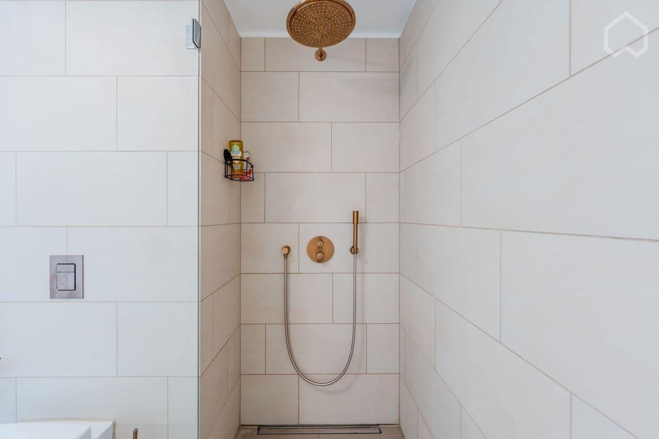 Prenájom bytu 2-izbový 60 m², Muelenstrasse, Berlin, Berlín Prenájom bytu 2-izbový 60 m², Muelenstrasse, Berlin, Berlín