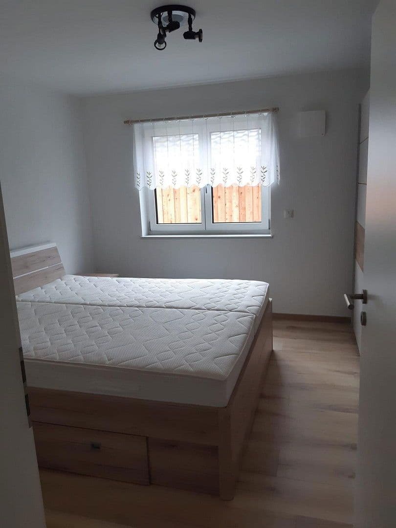 Prenájom bytu 2-izbový 75 m², Kirchbrunner Feld 24, Heldenstein, Bavorsko Prenájom bytu 2-izbový 75 m², Kirchbrunner Feld 24, Heldenstein, Bavorsko