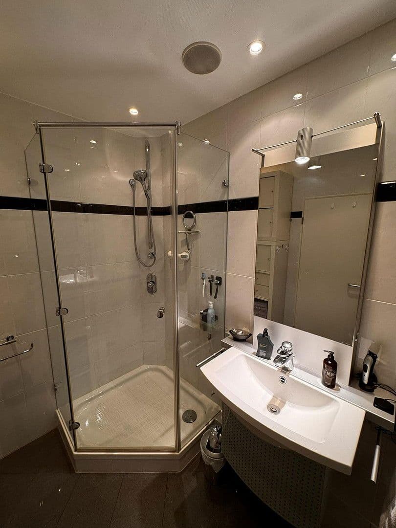 Predaj bytu 5-izbový 182 m², Köln, Severné Porýnie - Westfálsko Predaj bytu 5-izbový 182 m², Köln, Severné Porýnie - Westfálsko