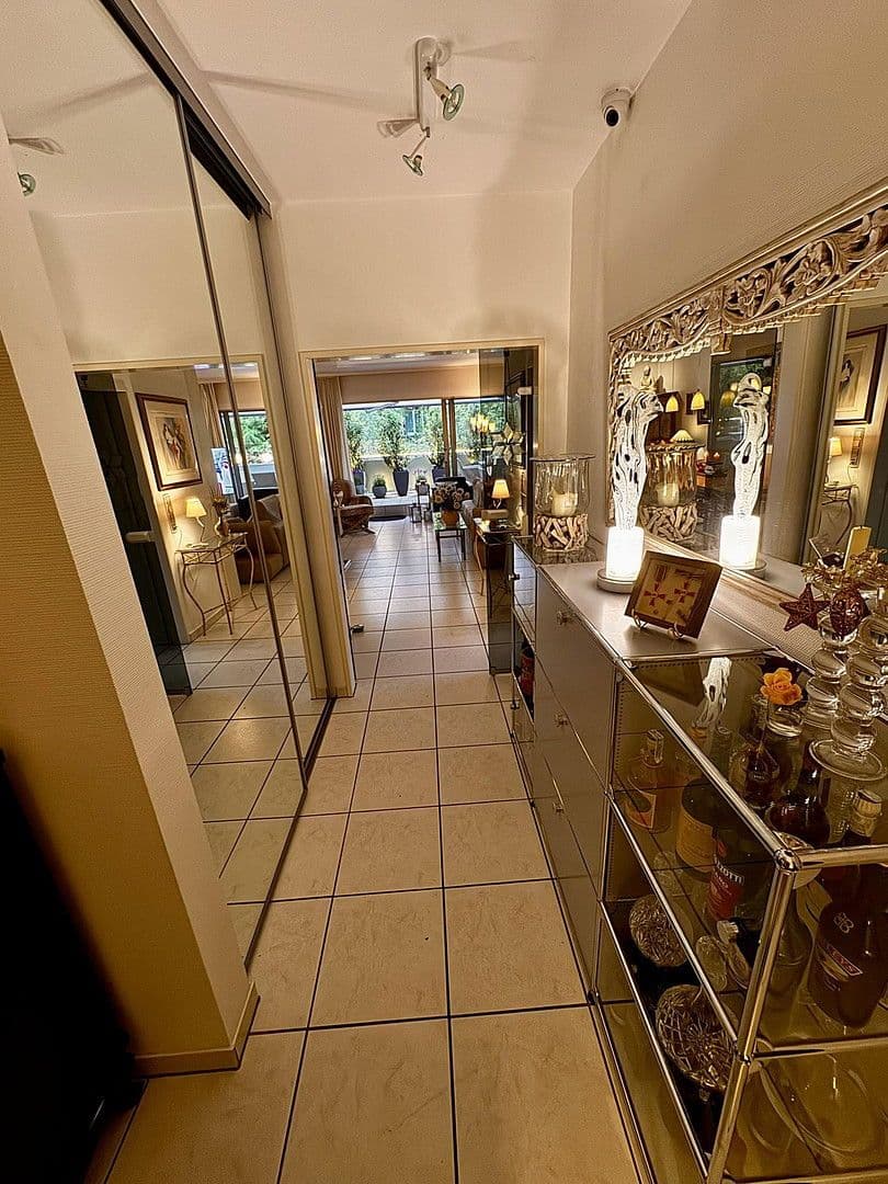 Predaj bytu 5-izbový 182 m², Köln, Severné Porýnie - Westfálsko Predaj bytu 5-izbový 182 m², Köln, Severné Porýnie - Westfálsko