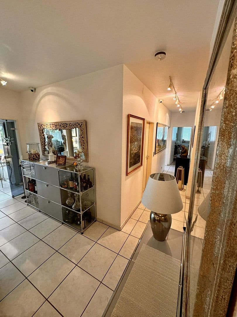 Predaj bytu 5-izbový 182 m², Köln, Severné Porýnie - Westfálsko Predaj bytu 5-izbový 182 m², Köln, Severné Porýnie - Westfálsko