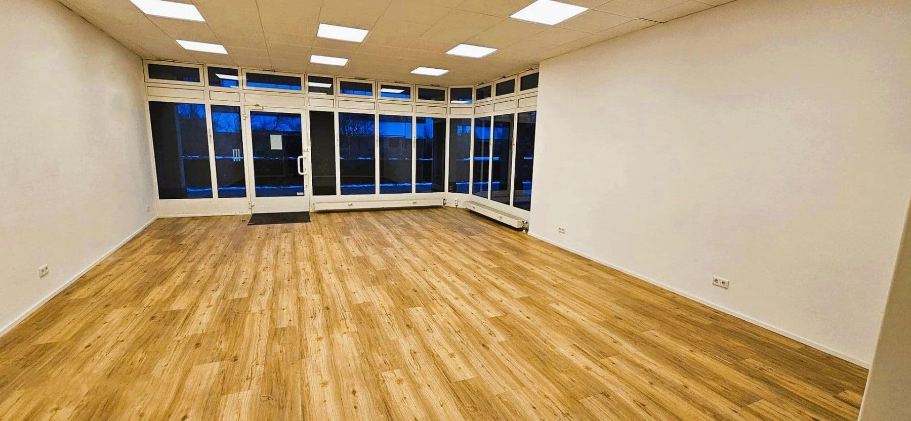 Prenájom nebytového priestoru 64 m², Ratingen, Severné Porýnie - Westfálsko Prenájom nebytového priestoru 64 m², Ratingen, Severné Porýnie - Westfálsko