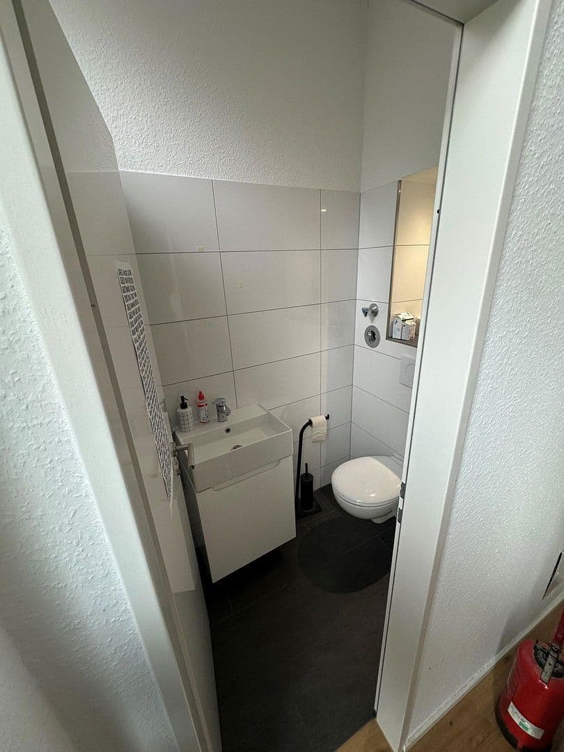 Prenájom nebytového priestoru 64 m², Ratingen, Severné Porýnie - Westfálsko Prenájom nebytového priestoru 64 m², Ratingen, Severné Porýnie - Westfálsko