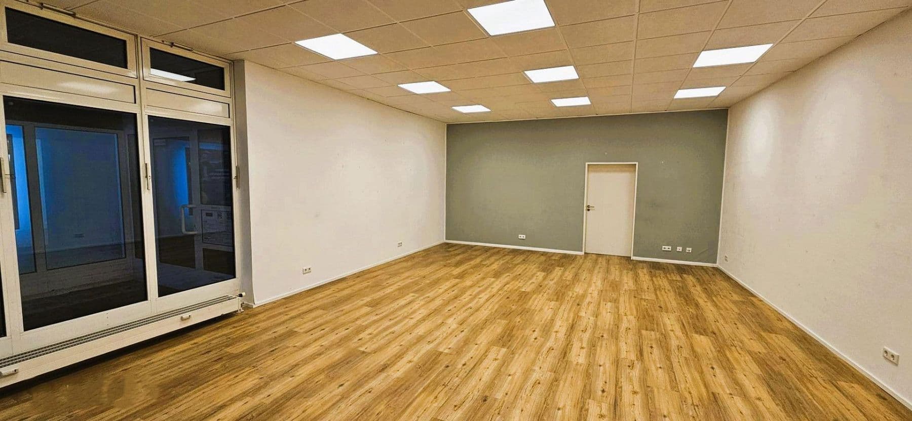 Prenájom nebytového priestoru 64 m², Ratingen, Severné Porýnie - Westfálsko Prenájom nebytového priestoru 64 m², Ratingen, Severné Porýnie - Westfálsko