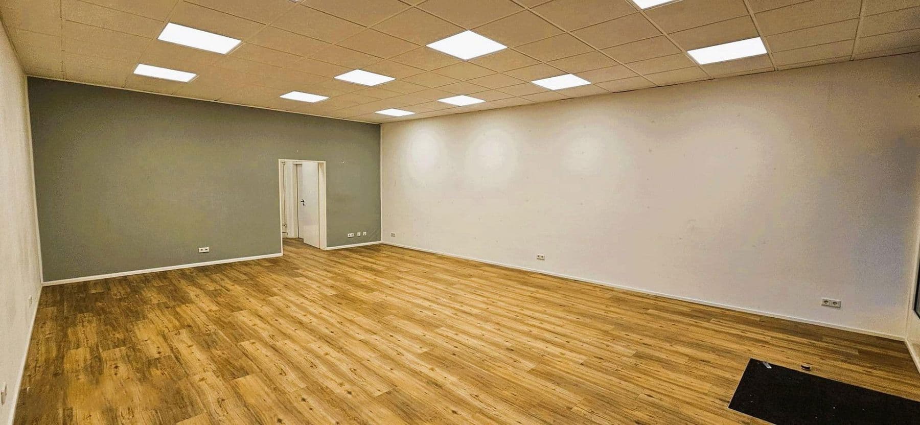 Prenájom nebytového priestoru 64 m², Ratingen, Severné Porýnie - Westfálsko Prenájom nebytového priestoru 64 m², Ratingen, Severné Porýnie - Westfálsko