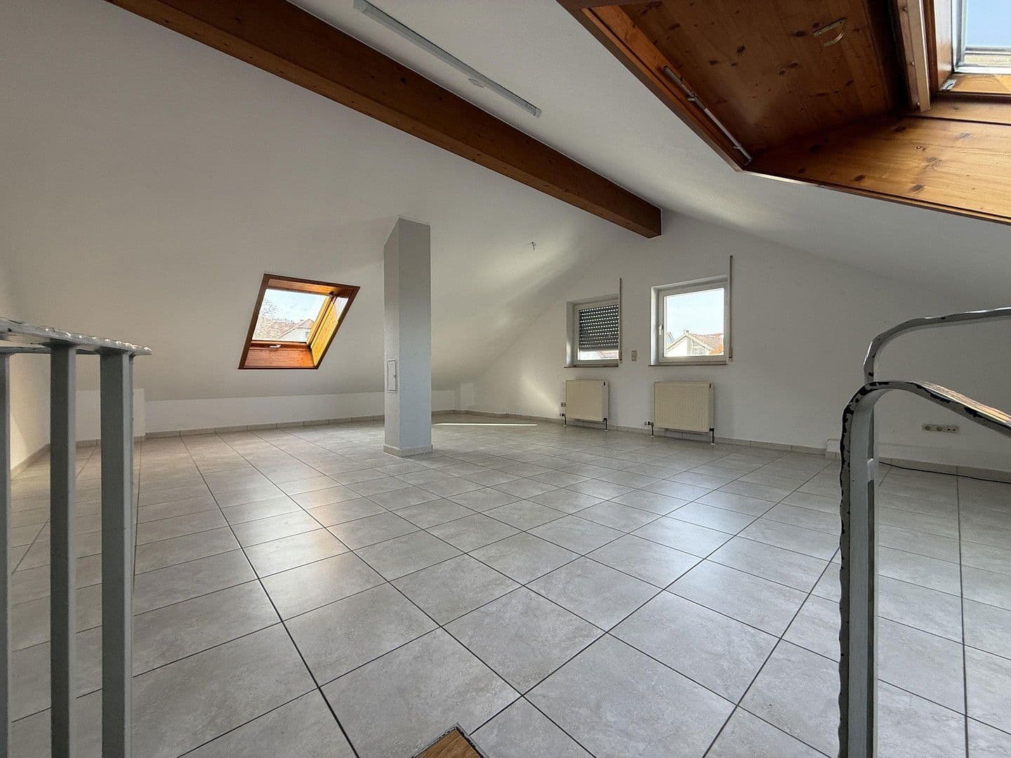 Prenájom bytu 3-izbový 95 m², Cleebronn, Bádensko-Wurttembersko Prenájom bytu 3-izbový 95 m², Cleebronn, Bádensko-Wurttembersko