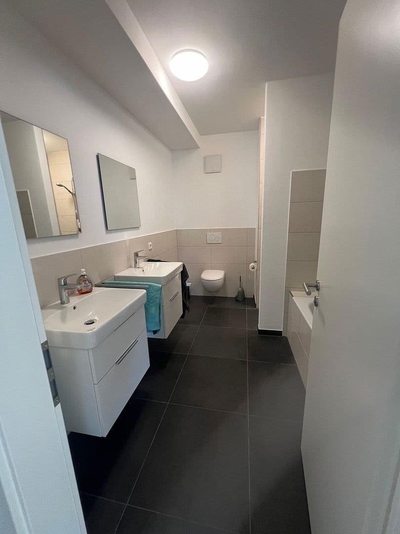 Prenájom bytu 2-izbový 80 m², Frankfurt am Main, Hesensko Prenájom bytu 2-izbový 80 m², Frankfurt am Main, Hesensko