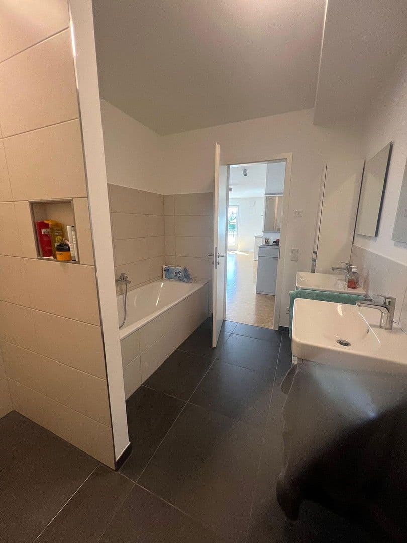 Prenájom bytu 2-izbový 80 m², Frankfurt am Main, Hesensko Prenájom bytu 2-izbový 80 m², Frankfurt am Main, Hesensko