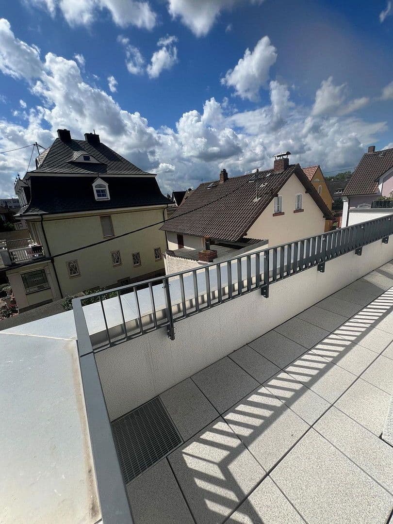 Prenájom bytu 2-izbový 80 m², Frankfurt am Main, Hesensko Prenájom bytu 2-izbový 80 m², Frankfurt am Main, Hesensko