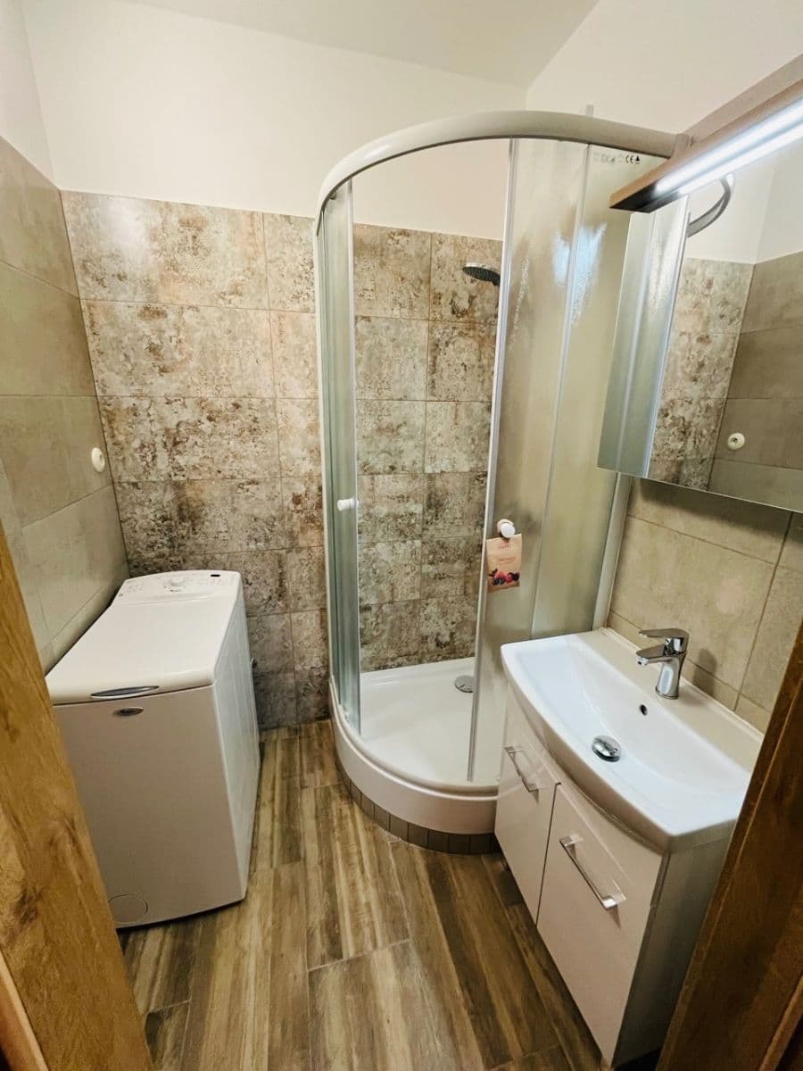 Predaj bytu 3-izbový 65 m², Lotyšská, Podunajské Biskupice, Bratislavský kraj Predaj bytu 3-izbový 65 m², Lotyšská, Podunajské Biskupice, Bratislavský kraj