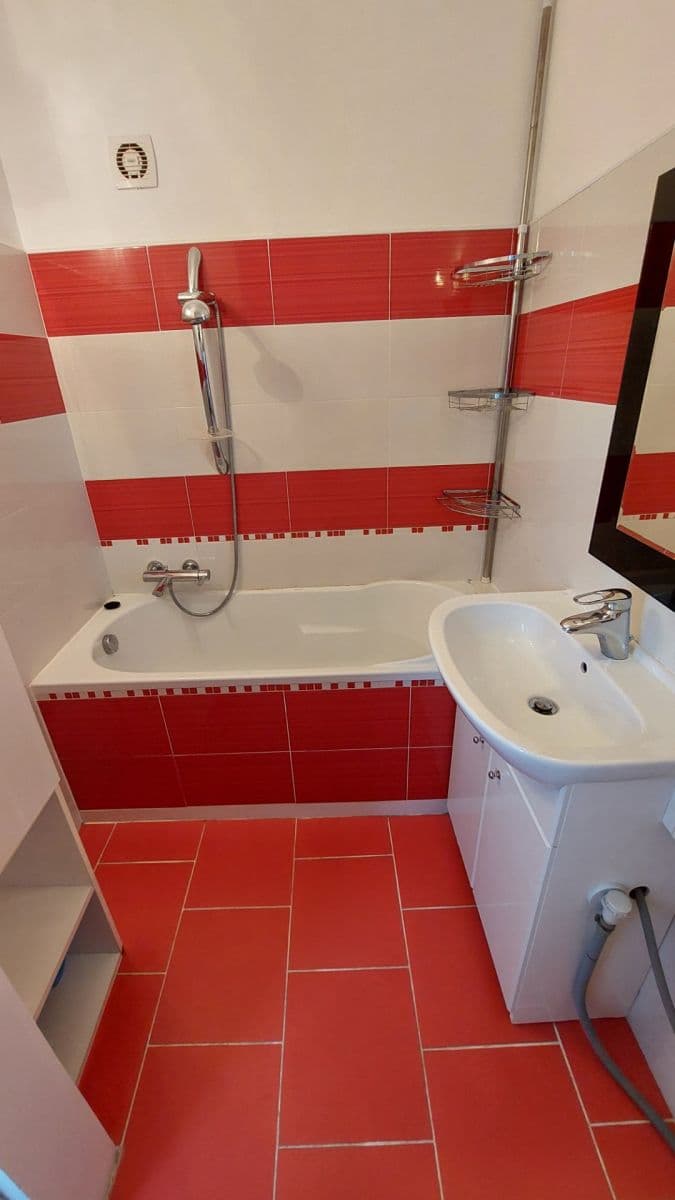 Prenájom bytu 3-izbový 65 m², Pod Hůrkou, Klatovy, Plzeňský kraj Prenájom bytu 3-izbový 65 m², Pod Hůrkou, Klatovy, Plzeňský kraj