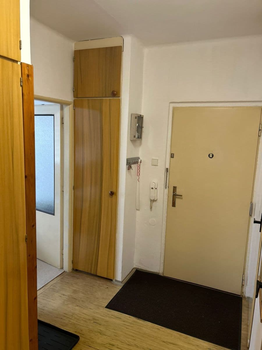 Prenájom bytu 3-izbový 72 m², Lounská, Liberec, Liberecký kraj Prenájom bytu 3-izbový 72 m², Lounská, Liberec, Liberecký kraj