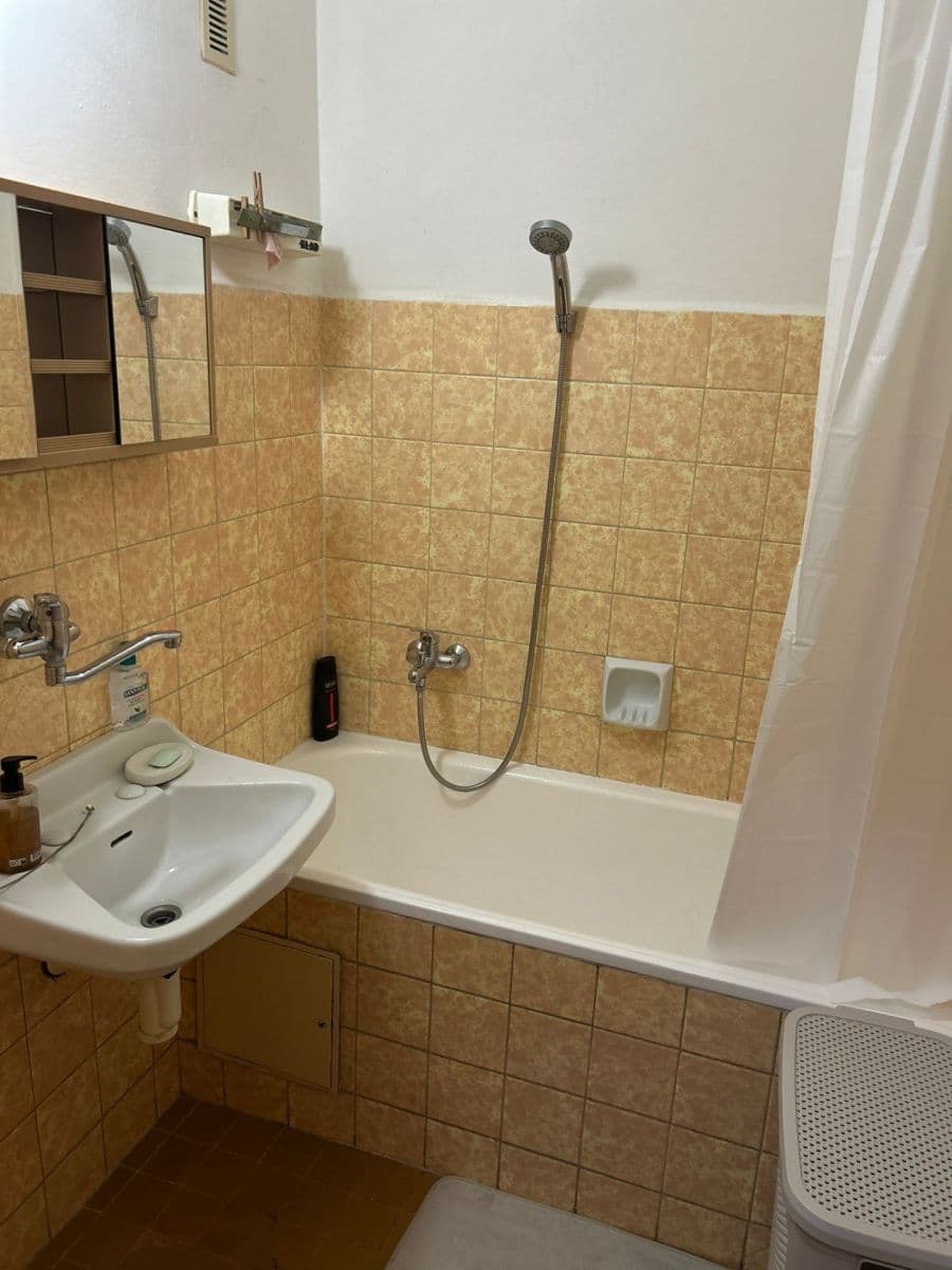 Prenájom bytu 3-izbový 72 m², Lounská, Liberec, Liberecký kraj Prenájom bytu 3-izbový 72 m², Lounská, Liberec, Liberecký kraj