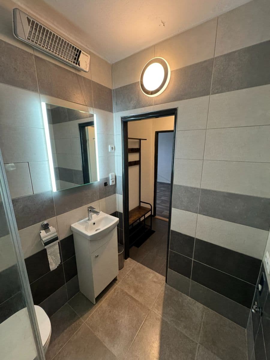 Prenájom bytu Garsoniéra 29 m², 1. máje, Uhlířské Janovice, Středočeský kraj Prenájom bytu Garsoniéra 29 m², 1. máje, Uhlířské Janovice, Středočeský kraj