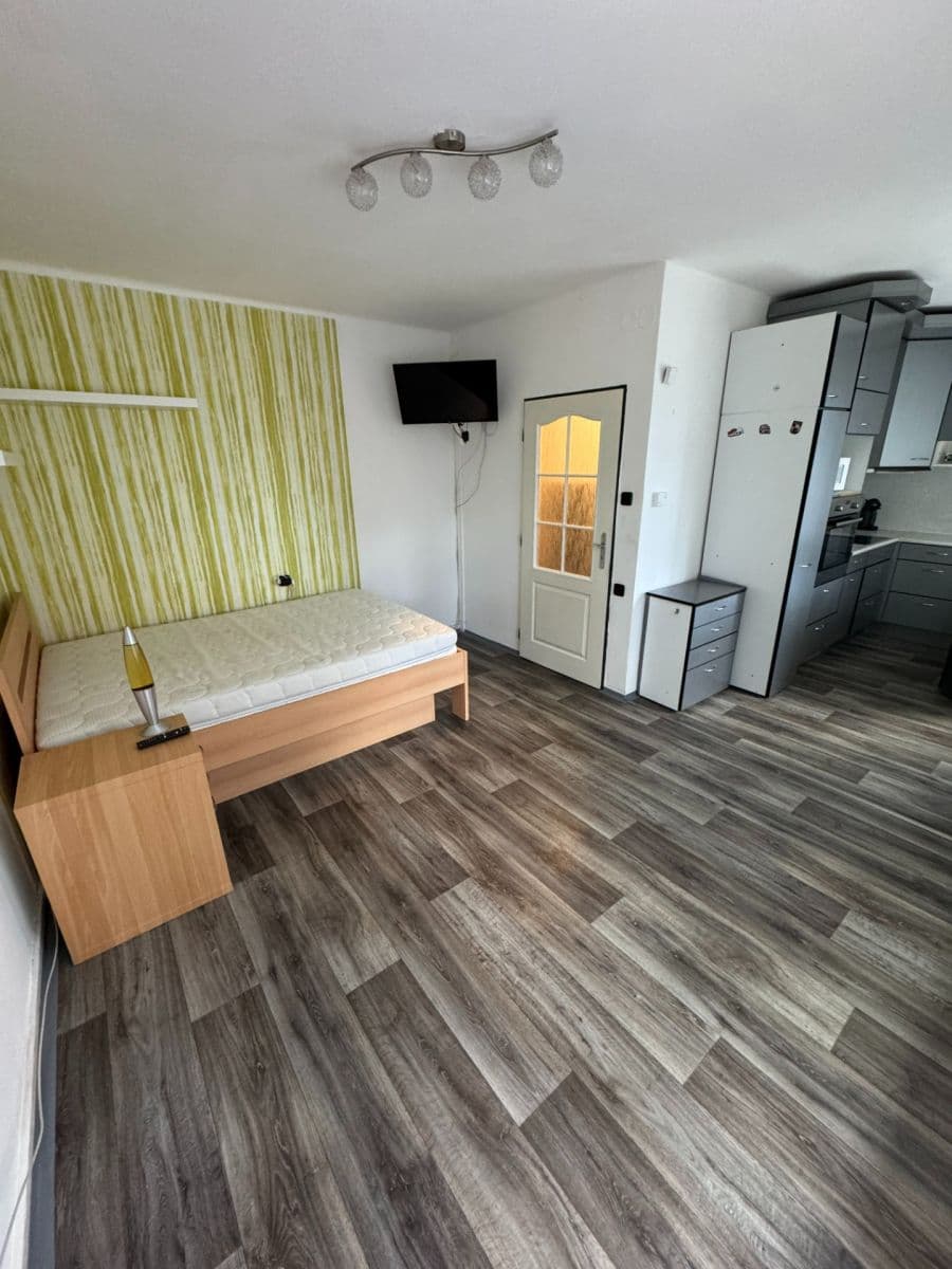 Prenájom bytu Garsoniéra 29 m², 1. máje, Uhlířské Janovice, Středočeský kraj Prenájom bytu Garsoniéra 29 m², 1. máje, Uhlířské Janovice, Středočeský kraj