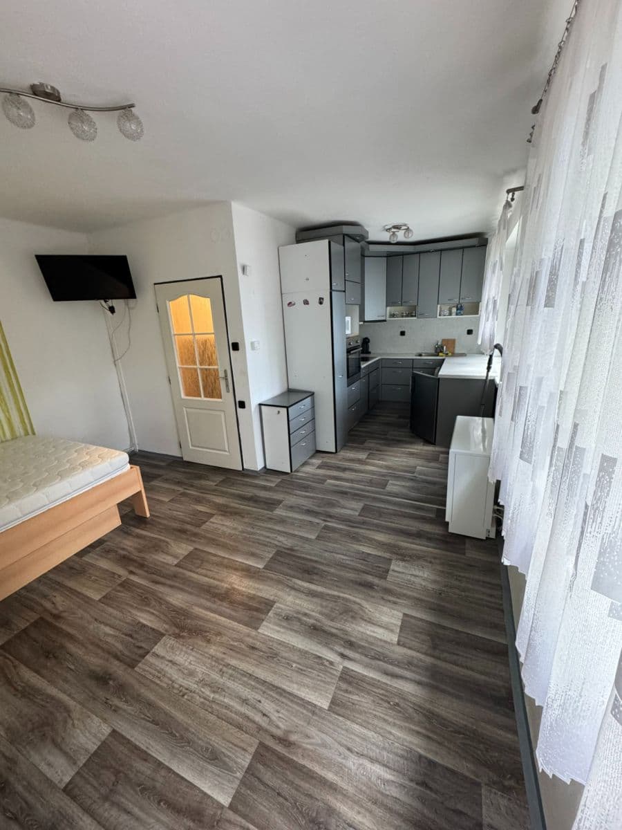 Prenájom bytu Garsoniéra 29 m², 1. máje, Uhlířské Janovice, Středočeský kraj Prenájom bytu Garsoniéra 29 m², 1. máje, Uhlířské Janovice, Středočeský kraj