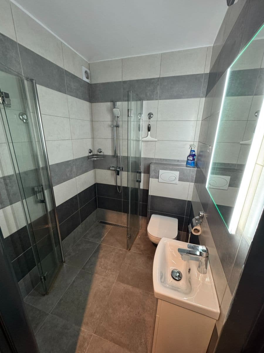 Prenájom bytu Garsoniéra 29 m², 1. máje, Uhlířské Janovice, Středočeský kraj Prenájom bytu Garsoniéra 29 m², 1. máje, Uhlířské Janovice, Středočeský kraj