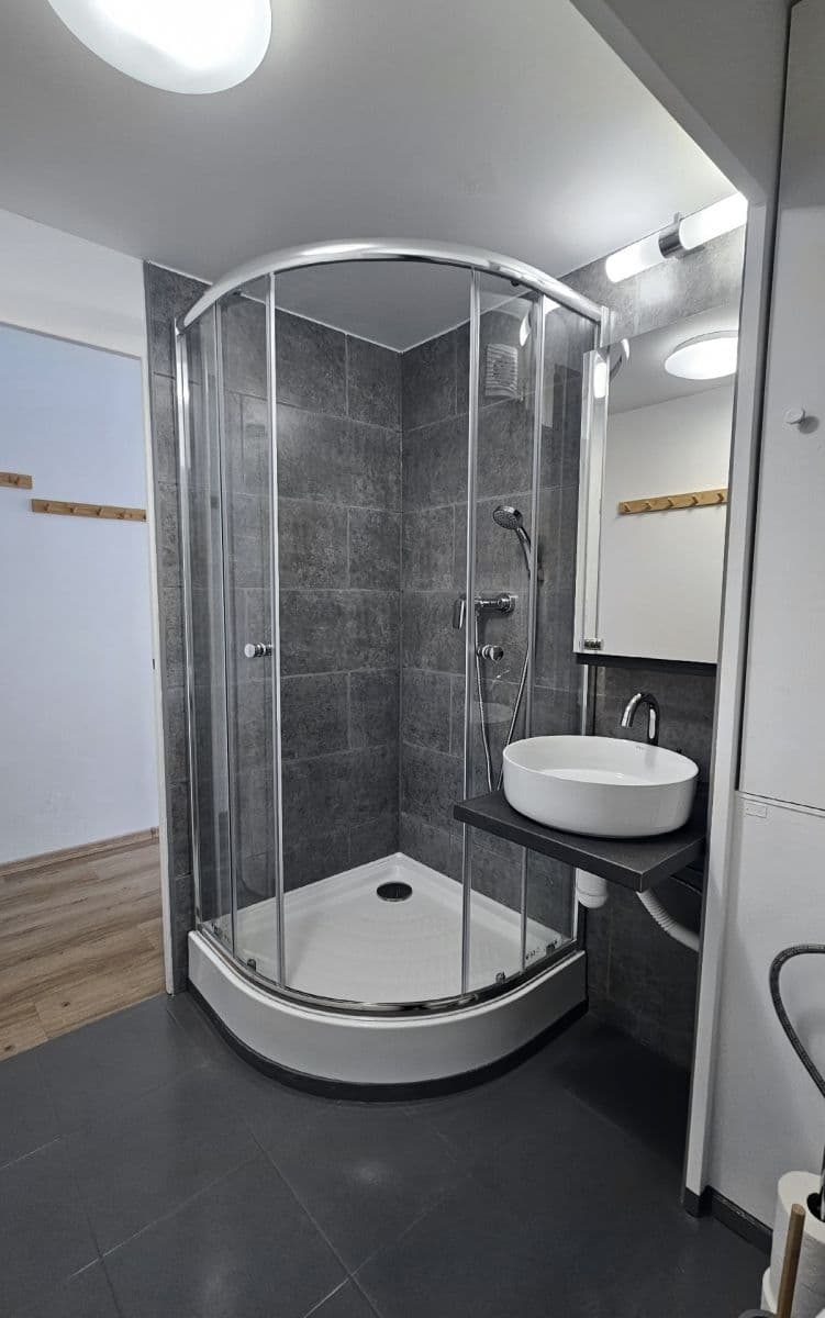 Prenájom bytu 2-izbový 37 m², Jeronýmova, Jablonec nad Nisou, Liberecký kraj Prenájom bytu 2-izbový 37 m², Jeronýmova, Jablonec nad Nisou, Liberecký kraj