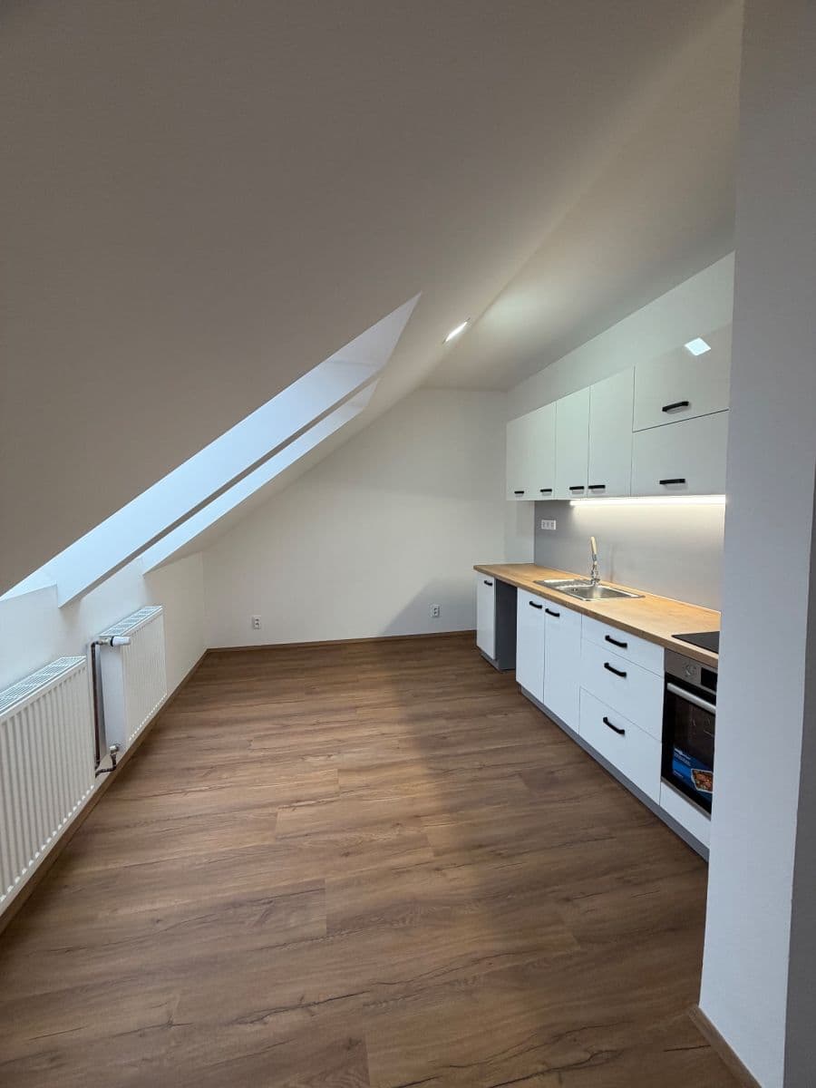 Prenájom bytu 3-izbový 104 m², Masarykova třída, Teplice, Ústecký kraj Prenájom bytu 3-izbový 104 m², Masarykova třída, Teplice, Ústecký kraj