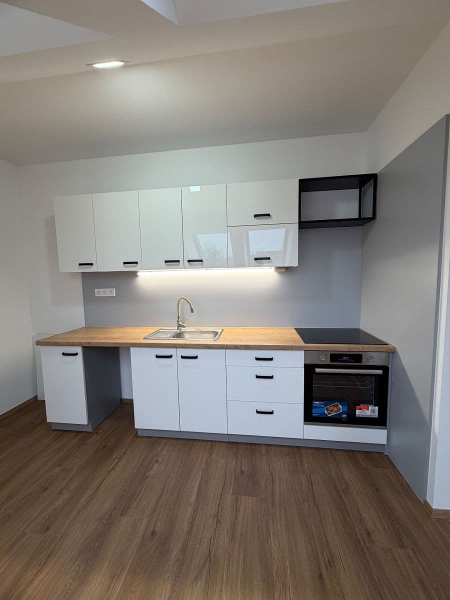 Prenájom bytu 3-izbový 104 m², Masarykova třída, Teplice, Ústecký kraj Prenájom bytu 3-izbový 104 m², Masarykova třída, Teplice, Ústecký kraj