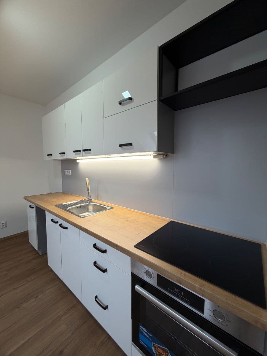 Prenájom bytu 3-izbový 104 m², Masarykova třída, Teplice, Ústecký kraj Prenájom bytu 3-izbový 104 m², Masarykova třída, Teplice, Ústecký kraj