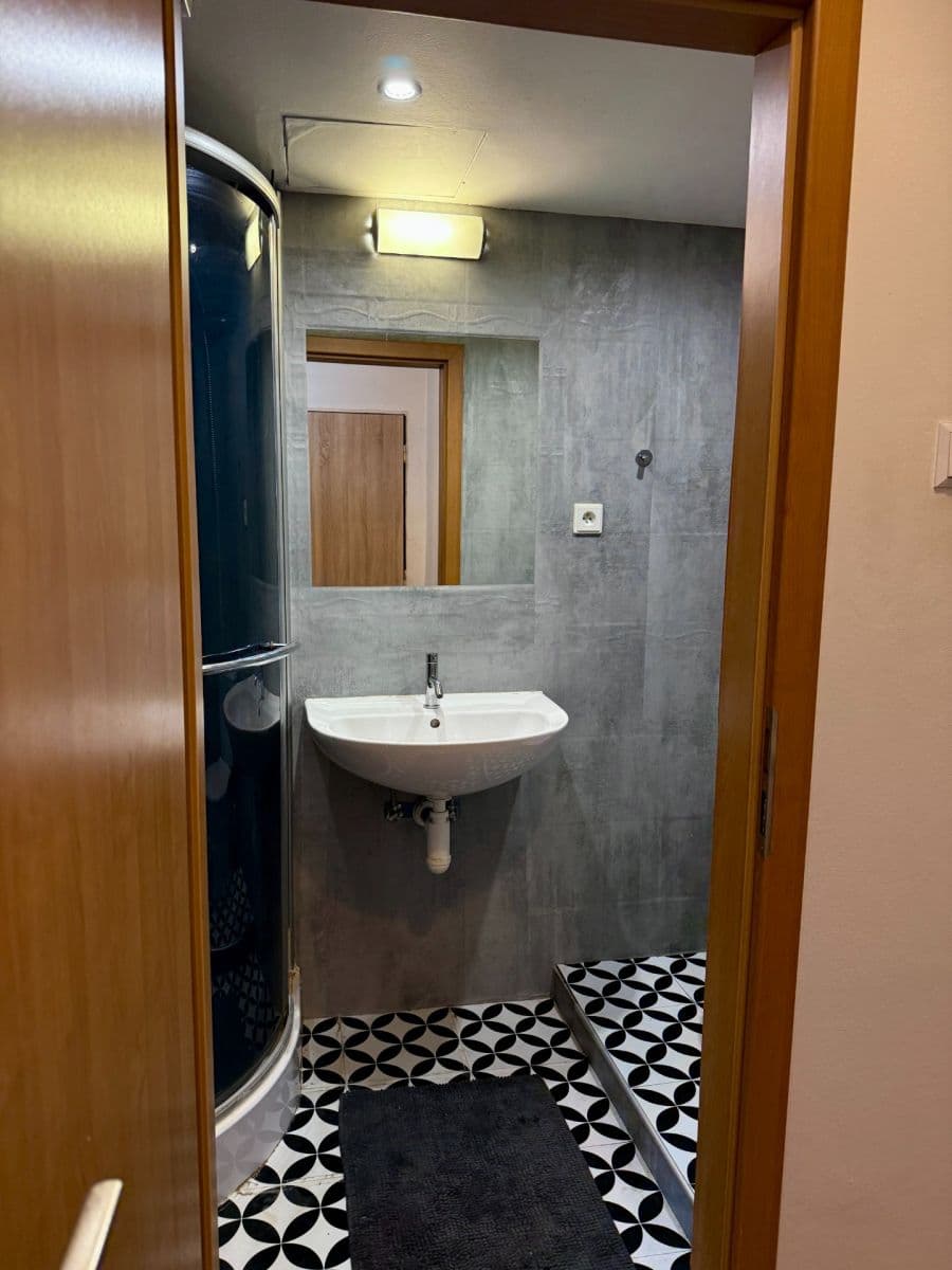 Prenájom bytu 1-izbový 44 m², Husitská, Praha, Praha Prenájom bytu 1-izbový 44 m², Husitská, Praha, Praha