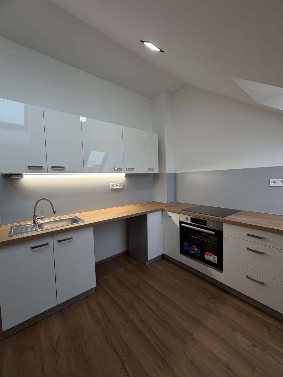 Prenájom bytu 2-izbový 86 m², Masarykova třída, Teplice, Ústecký kraj Prenájom bytu 2-izbový 86 m², Masarykova třída, Teplice, Ústecký kraj