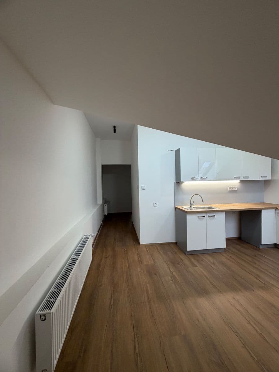 Prenájom bytu 2-izbový 86 m², Masarykova třída, Teplice, Ústecký kraj Prenájom bytu 2-izbový 86 m², Masarykova třída, Teplice, Ústecký kraj