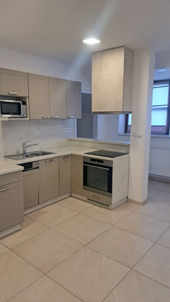 Prenájom bytu 2-izbový 55 m², 4. května, Želechovice nad Dřevnicí, Zlínský kraj Prenájom bytu 2-izbový 55 m², 4. května, Želechovice nad Dřevnicí, Zlínský kraj