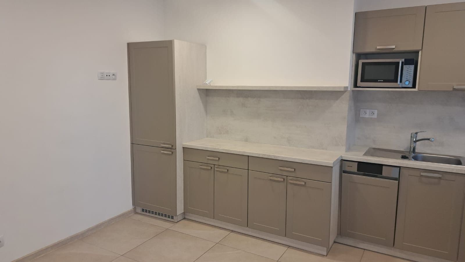 Prenájom bytu 2-izbový 55 m², 4. května, Želechovice nad Dřevnicí, Zlínský kraj Prenájom bytu 2-izbový 55 m², 4. května, Želechovice nad Dřevnicí, Zlínský kraj