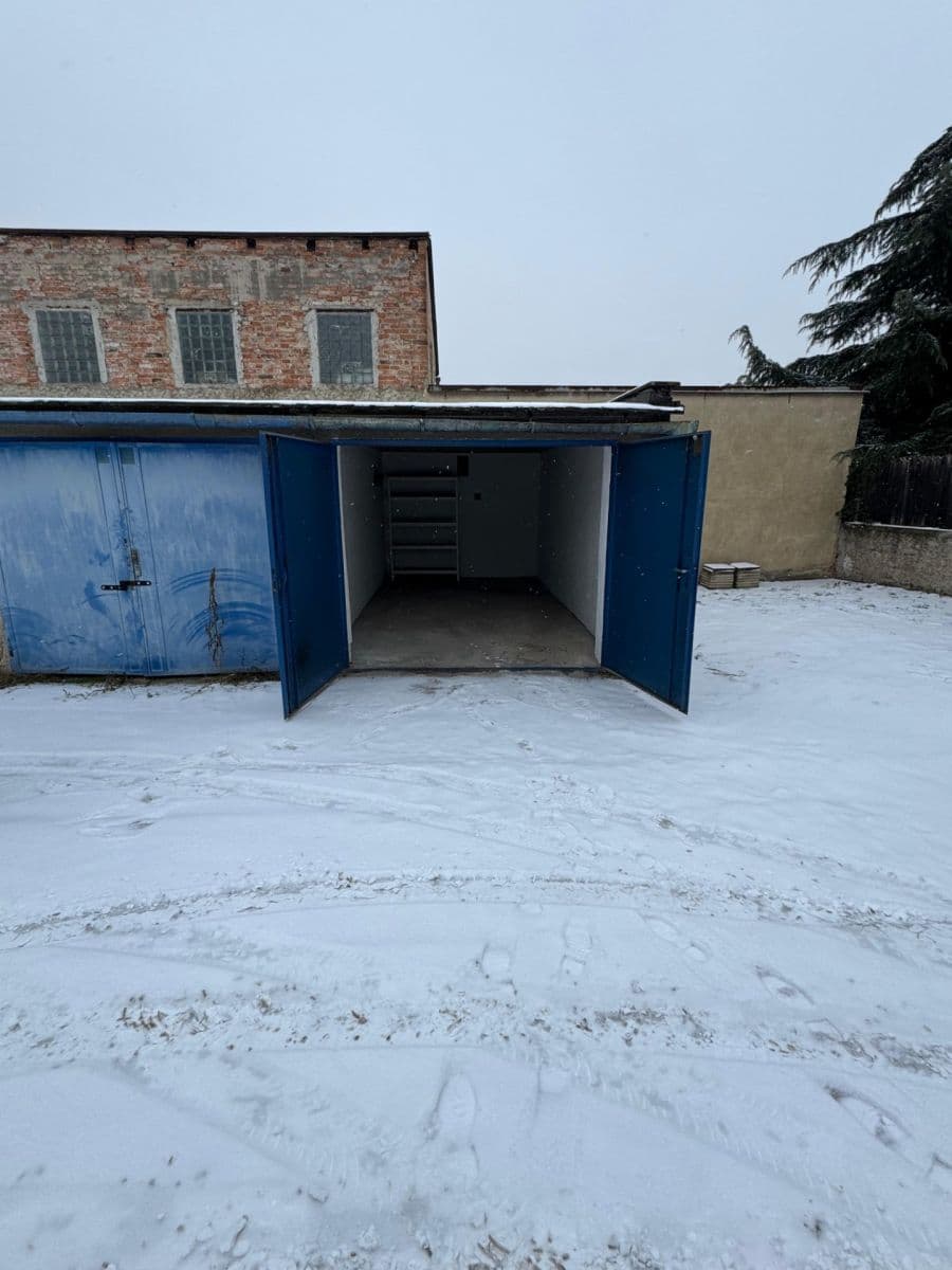 Prenájom garáže 17 m², Bulharská, Brno, Jihomoravský kraj Prenájom garáže 17 m², Bulharská, Brno, Jihomoravský kraj