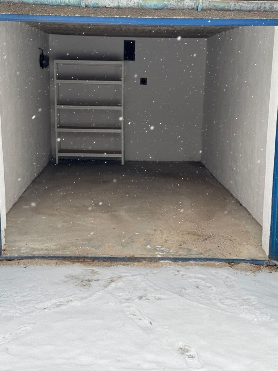 Prenájom garáže 17 m², Bulharská, Brno, Jihomoravský kraj Prenájom garáže 17 m², Bulharská, Brno, Jihomoravský kraj