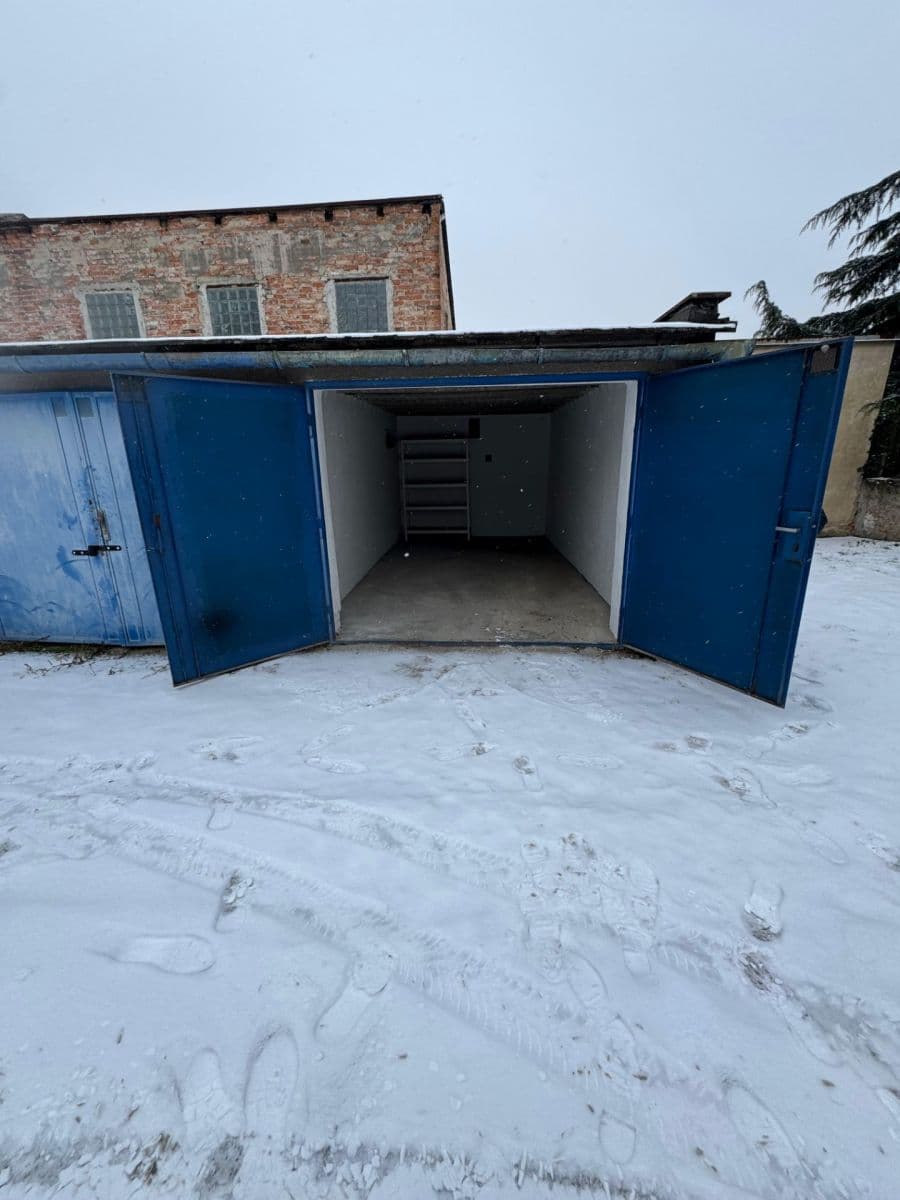 Prenájom garáže 17 m², Bulharská, Brno, Jihomoravský kraj Prenájom garáže 17 m², Bulharská, Brno, Jihomoravský kraj