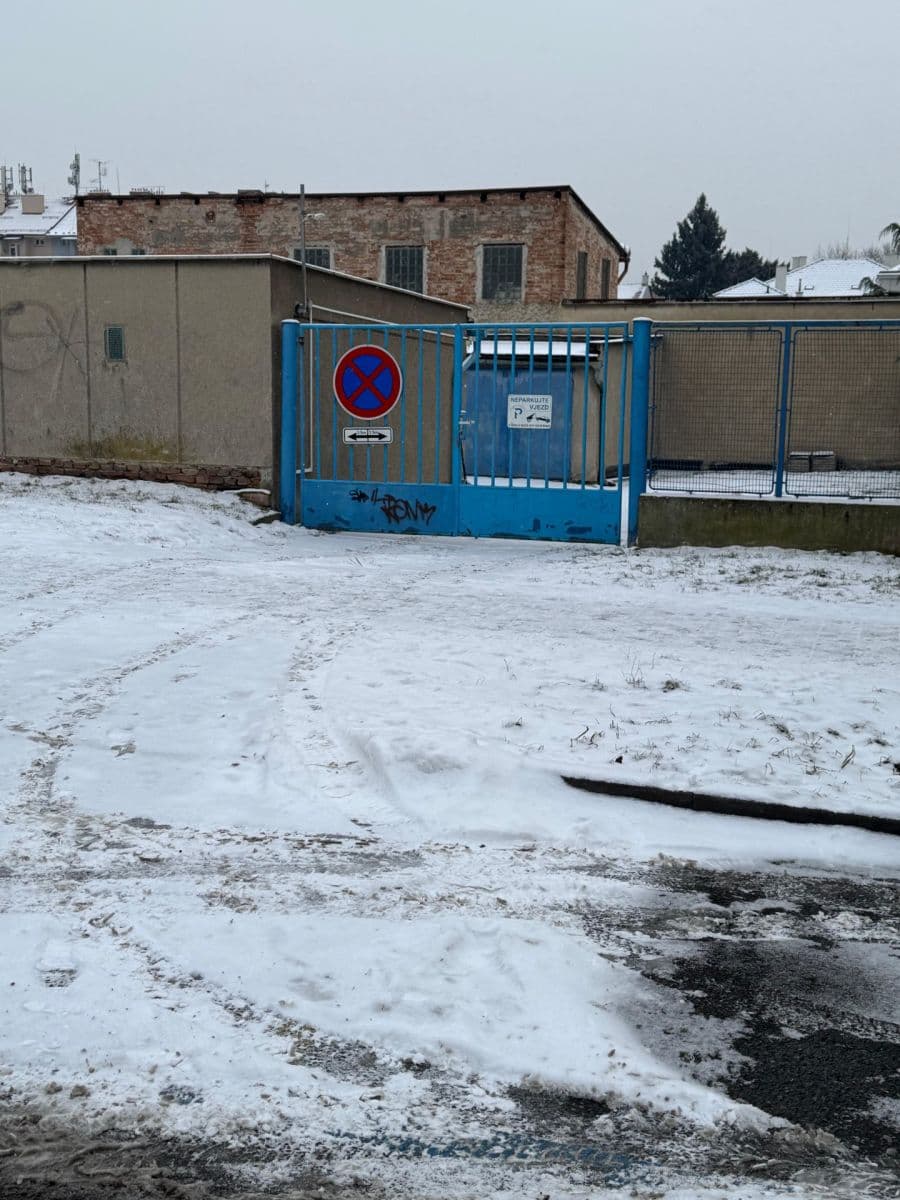 Prenájom garáže 17 m², Bulharská, Brno, Jihomoravský kraj Prenájom garáže 17 m², Bulharská, Brno, Jihomoravský kraj