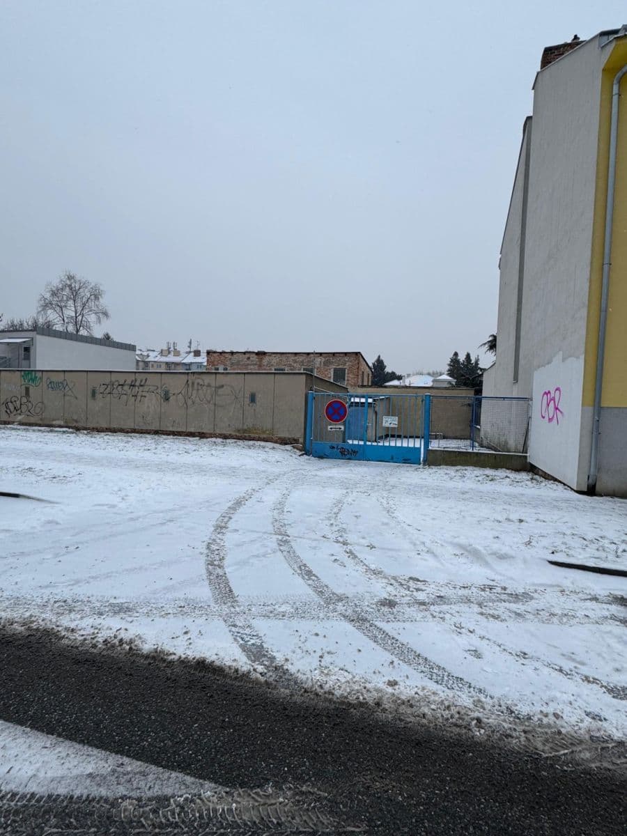 Prenájom garáže 17 m², Bulharská, Brno, Jihomoravský kraj Prenájom garáže 17 m², Bulharská, Brno, Jihomoravský kraj