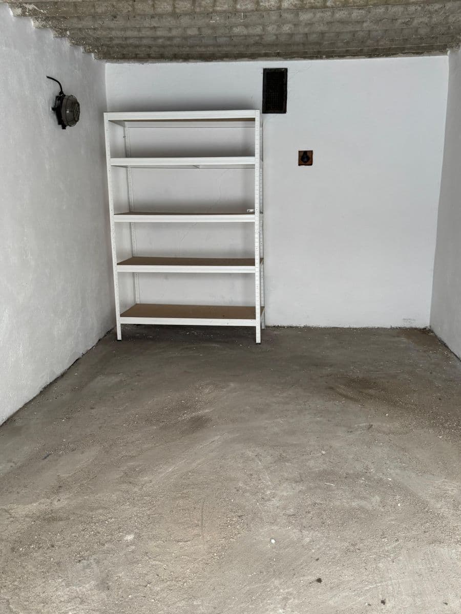 Prenájom garáže 17 m², Bulharská, Brno, Jihomoravský kraj Prenájom garáže 17 m², Bulharská, Brno, Jihomoravský kraj