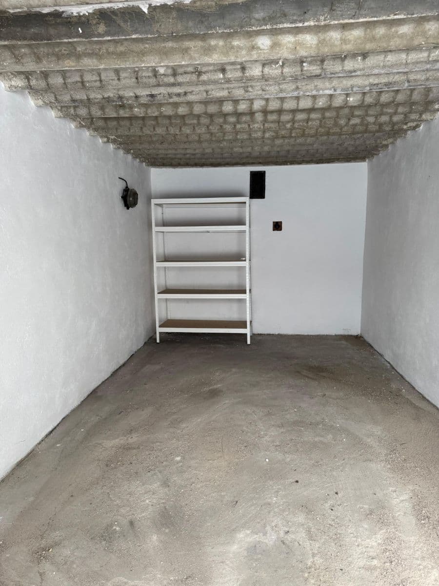 Prenájom garáže 17 m², Bulharská, Brno, Jihomoravský kraj Prenájom garáže 17 m², Bulharská, Brno, Jihomoravský kraj