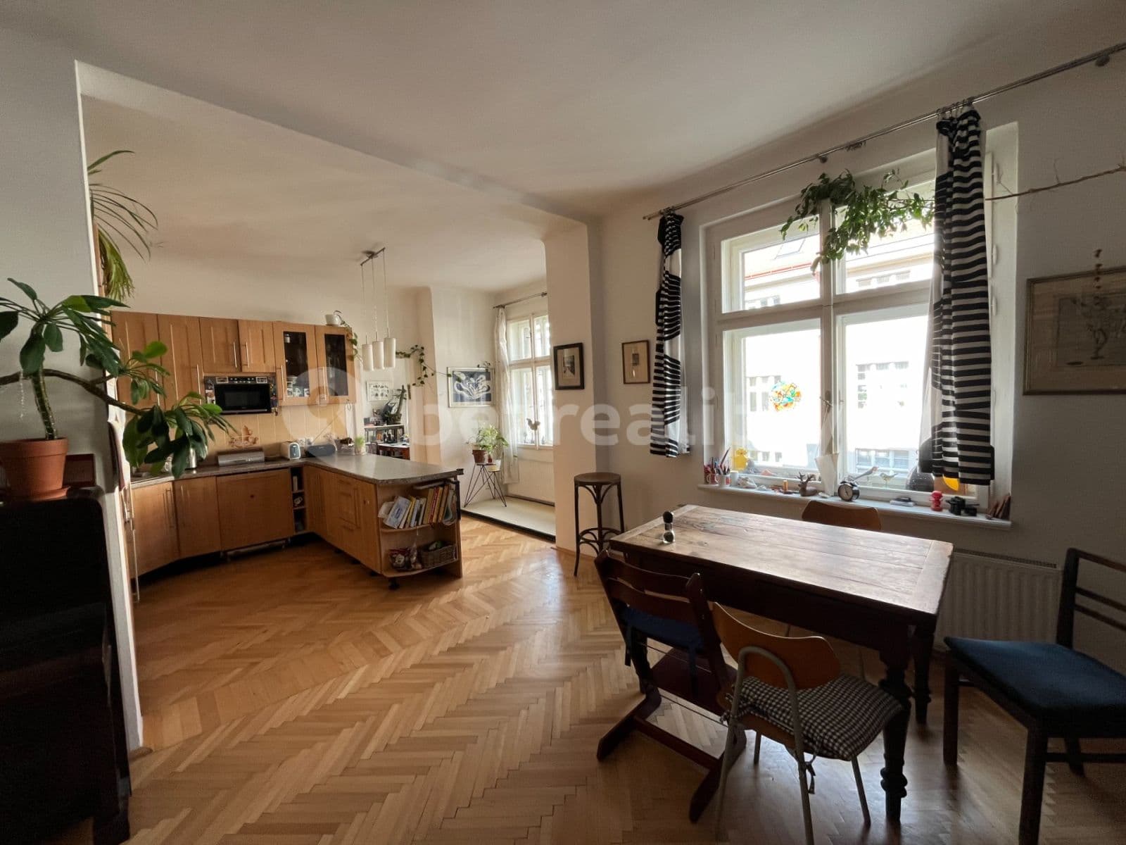 Prenájom bytu 4-izbový 104 m², Schnirchova, Praha, Praha
