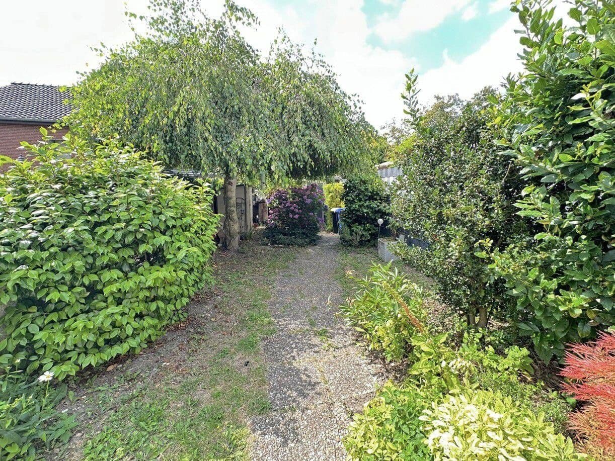 Predaj domu 148 m², pozemek 194 m², Dohrer Straße 315, Mönchengladbach, Severné Porýnie - Westfálsko Predaj domu 148 m², pozemek 194 m², Dohrer Straße 315, Mönchengladbach, Severné Porýnie - Westfálsko