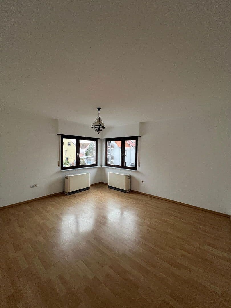 Prenájom bytu 4-izbový 76 m², Friedrich-Ebert Straße 23, Heddesheim, Bádensko-Wurttembersko Prenájom bytu 4-izbový 76 m², Friedrich-Ebert Straße 23, Heddesheim, Bádensko-Wurttembersko