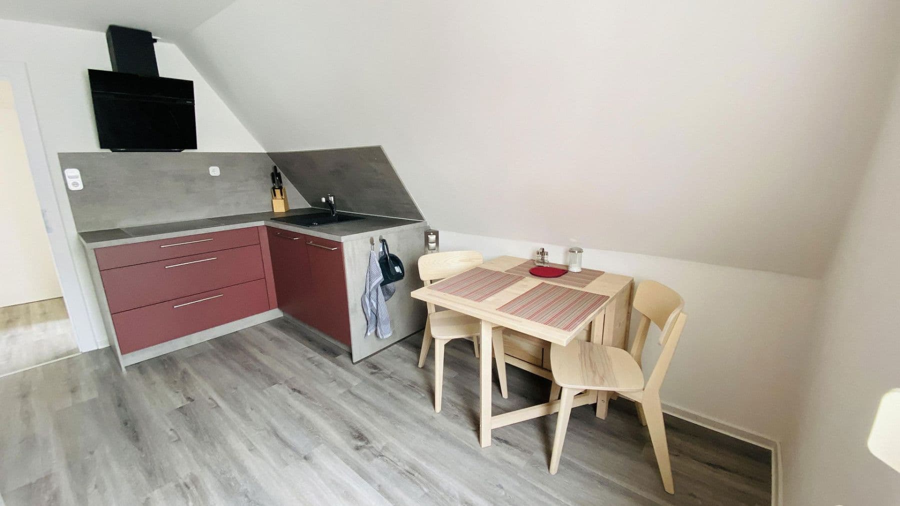 Prenájom bytu 3-izbový 46 m², Adalbert-Stifter-Straße 12, Uttenreuth, Bavorsko Prenájom bytu 3-izbový 46 m², Adalbert-Stifter-Straße 12, Uttenreuth, Bavorsko