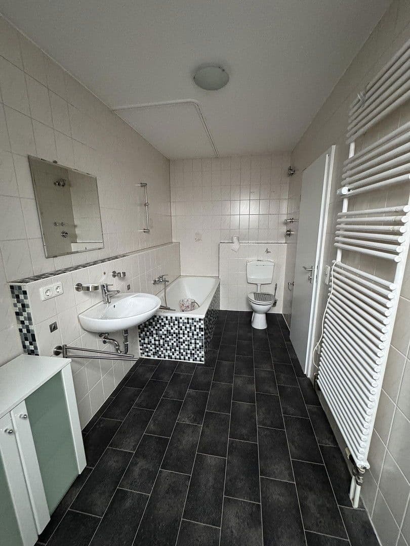 Predaj bytu 4-izbový 110 m², Bürgermeister-Wohlfarth-Str. 66, Königsbrunn, Bavorsko Predaj bytu 4-izbový 110 m², Bürgermeister-Wohlfarth-Str. 66, Königsbrunn, Bavorsko