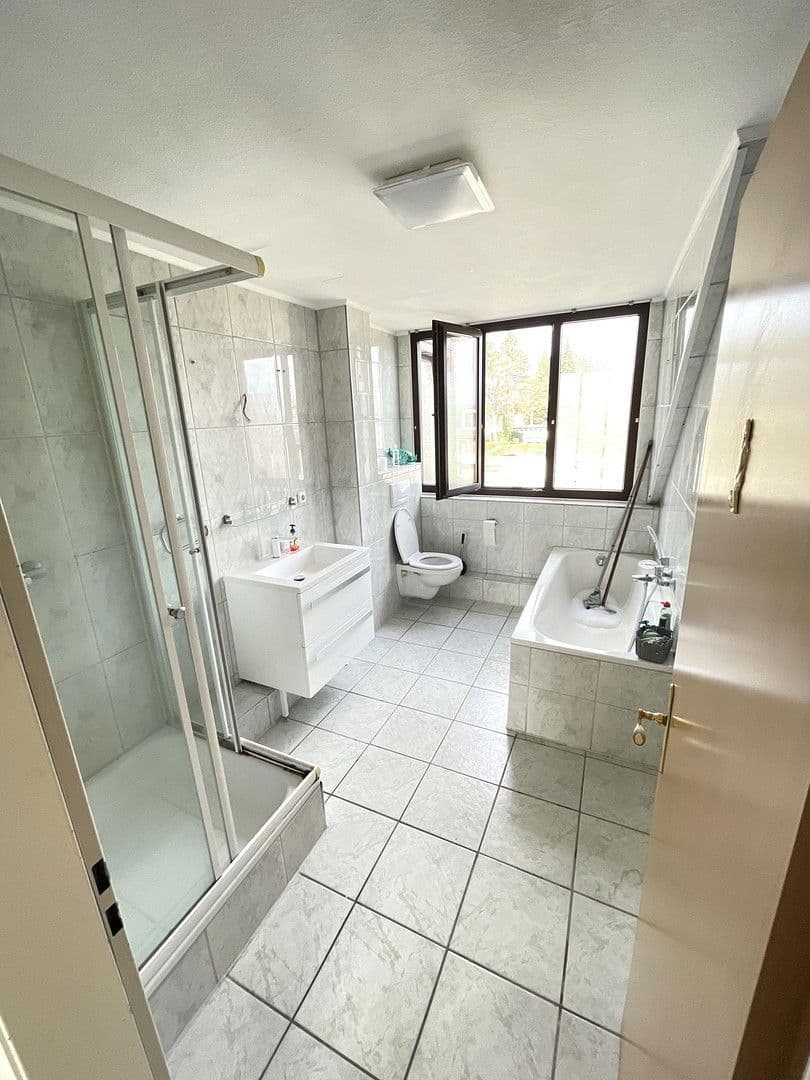 Prenájom bytu 3-izbový 97 m², Horbacher Straße 333, Aachen, Severné Porýnie - Westfálsko Prenájom bytu 3-izbový 97 m², Horbacher Straße 333, Aachen, Severné Porýnie - Westfálsko