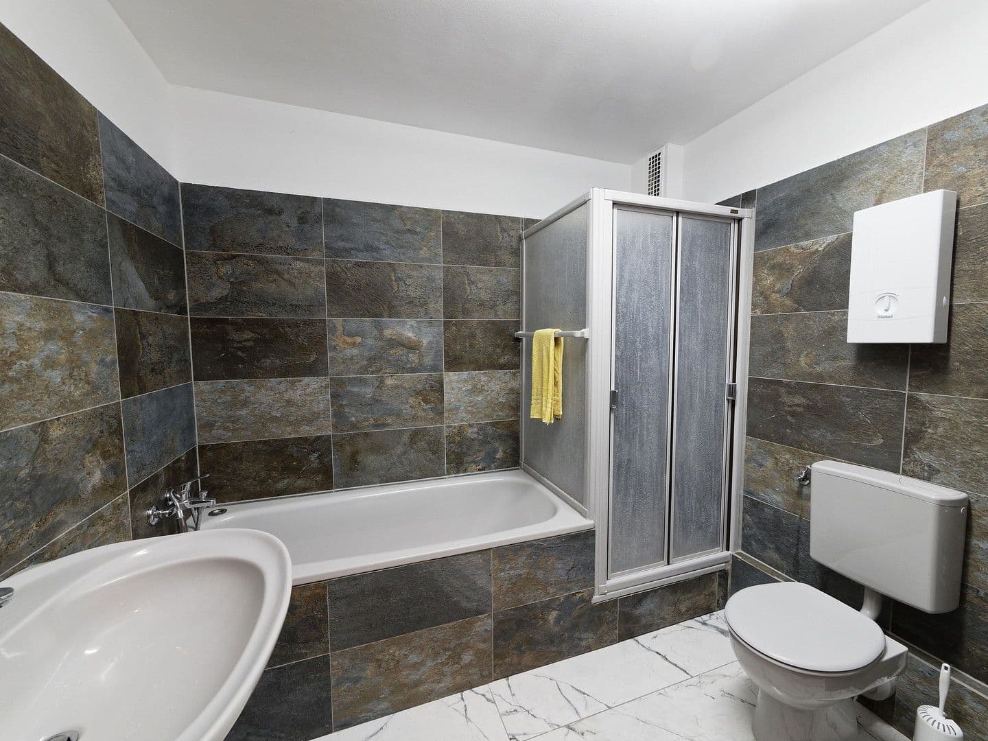 Prenájom bytu 3-izbový 87 m², Köln, Severné Porýnie - Westfálsko Prenájom bytu 3-izbový 87 m², Köln, Severné Porýnie - Westfálsko