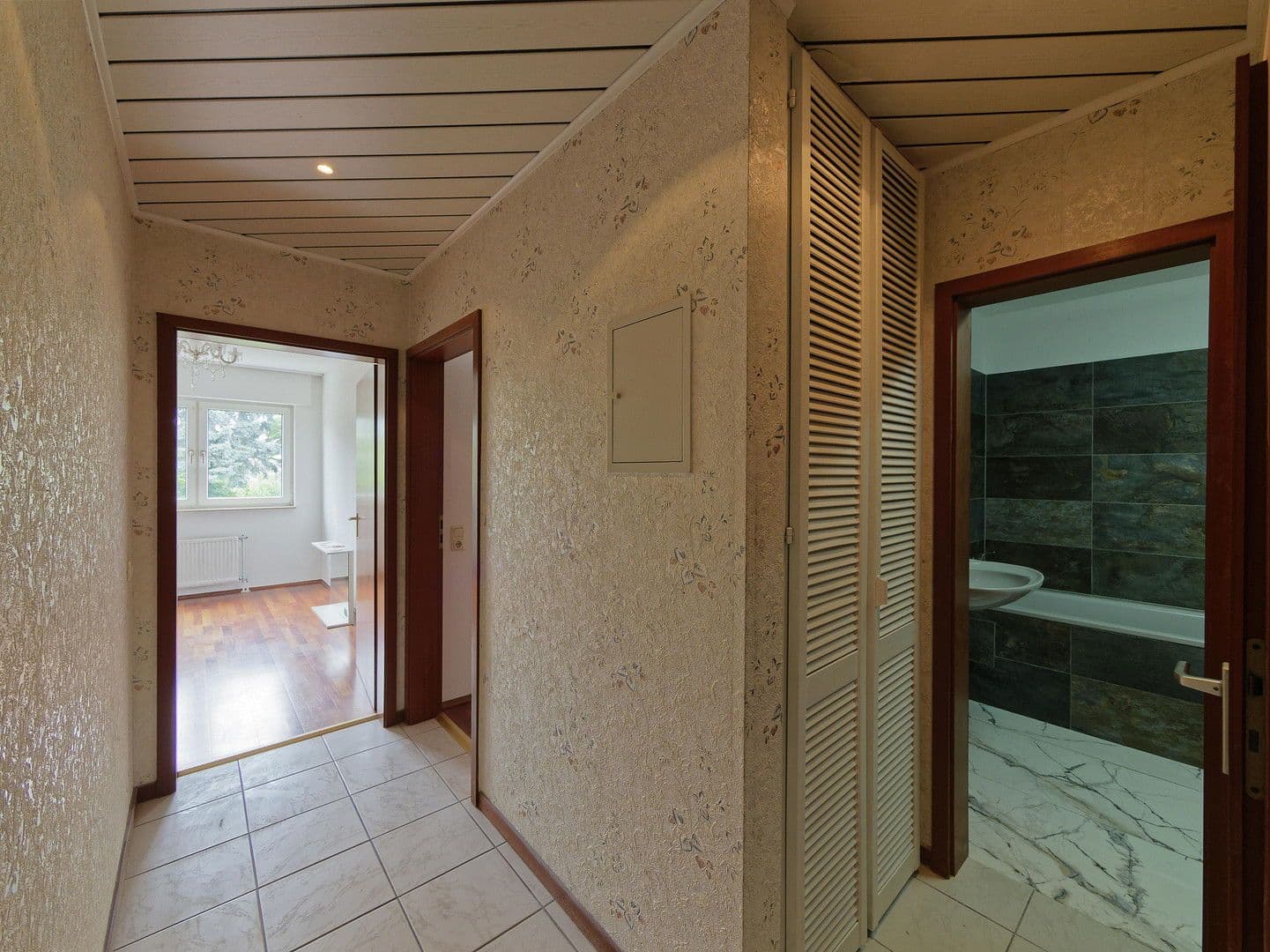 Prenájom bytu 3-izbový 87 m², Köln, Severné Porýnie - Westfálsko Prenájom bytu 3-izbový 87 m², Köln, Severné Porýnie - Westfálsko