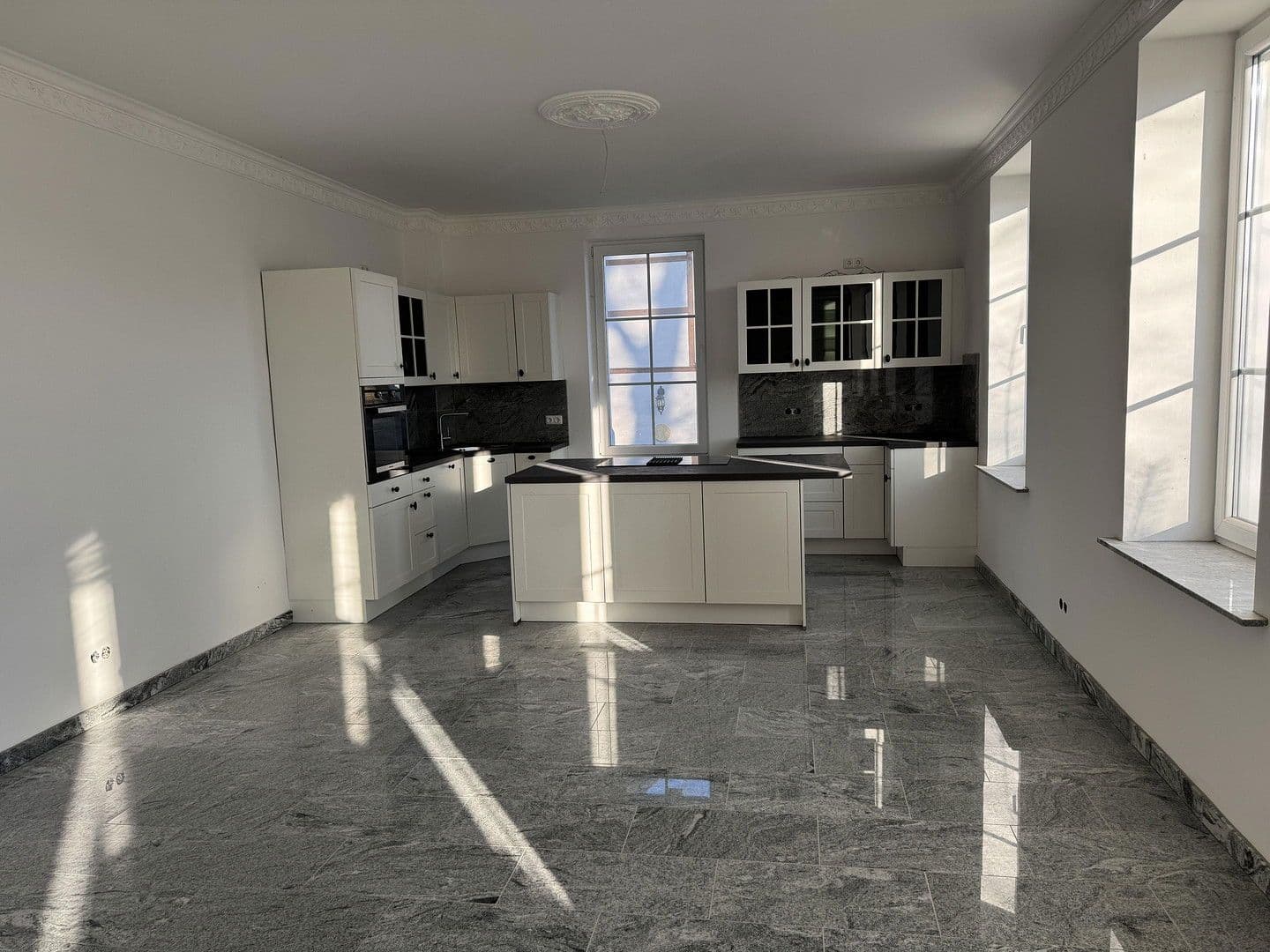 Prenájom bytu 3-izbový 150 m², Dorfaue 74, Oberkrämer, Brandenbursko Prenájom bytu 3-izbový 150 m², Dorfaue 74, Oberkrämer, Brandenbursko