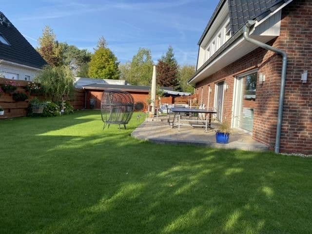 Predaj domu 291 m², pozemek 818 m², Kurt-Tucholsky-Straße 41, Hohen Neuendorf, Brandenbursko Predaj domu 291 m², pozemek 818 m², Kurt-Tucholsky-Straße 41, Hohen Neuendorf, Brandenbursko